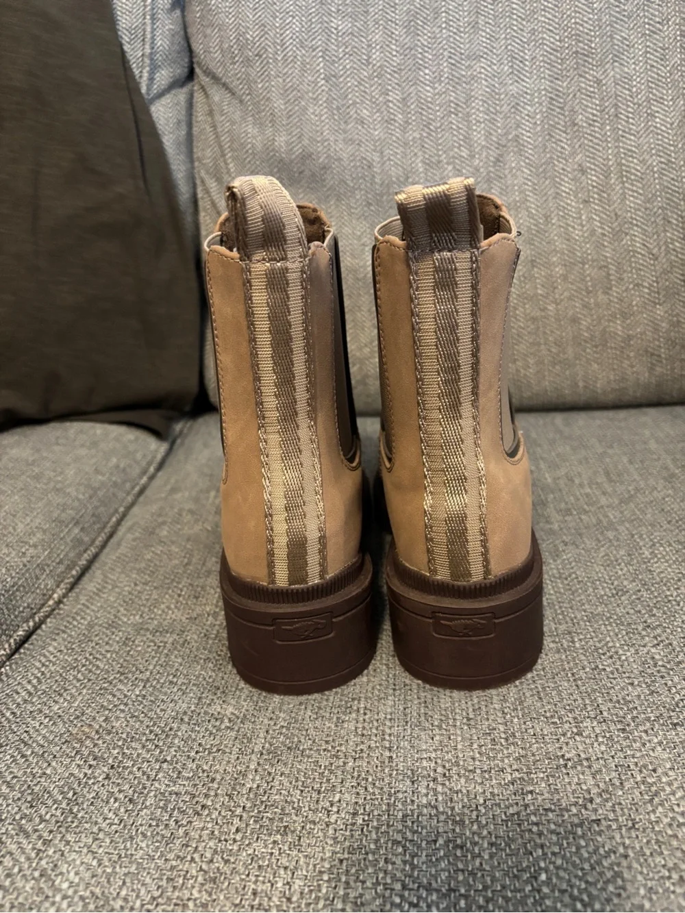 Rocket Dog Iggie Chelsea Boots Woman’s 6.5.
